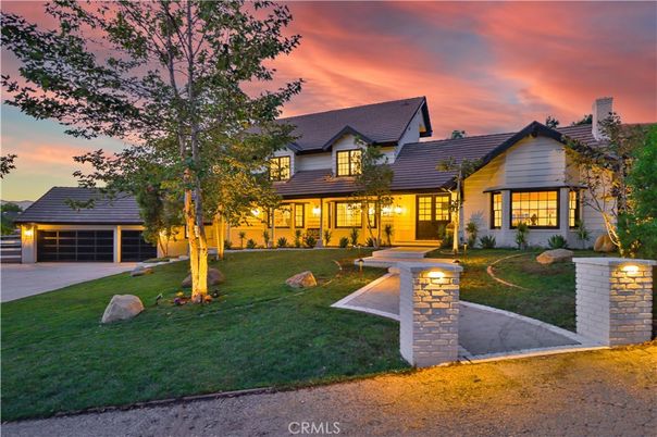 Attached, Exterior, Facade, Ranch