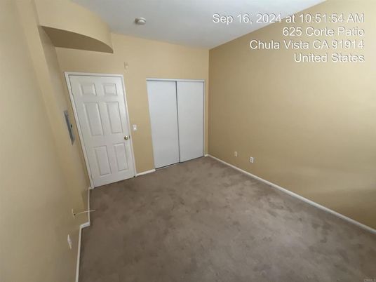 Empty room, Interior