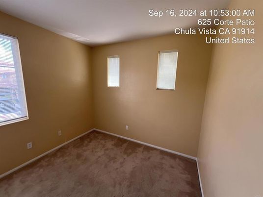 Empty room, Interior