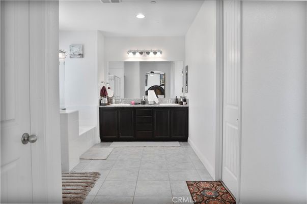 Bathroom, Dual Sink Vanities, Interior, Recessed Lighting