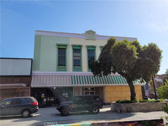 Exterior, Facade, Modern