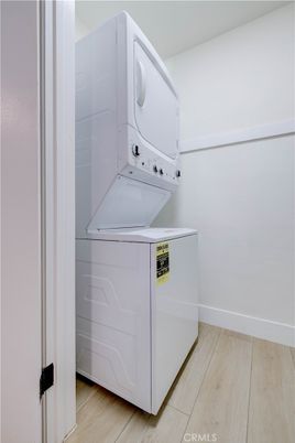 Interior, Utility Closets, Washer, Wood Texture Flooring