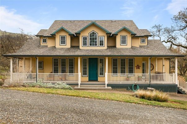 Exterior, Facade, Cape Cod