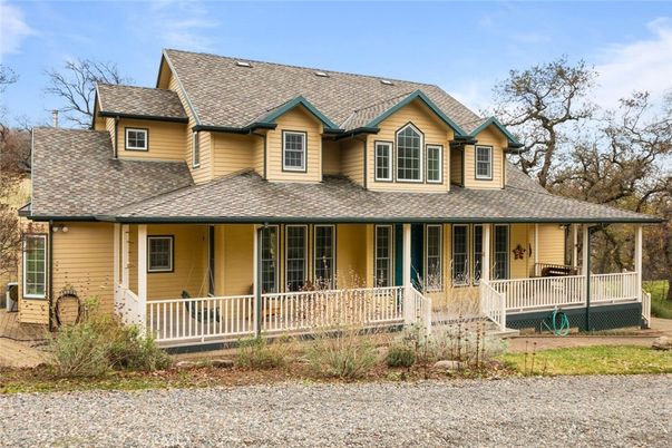 Exterior, Facade, Queen Anne Victorian