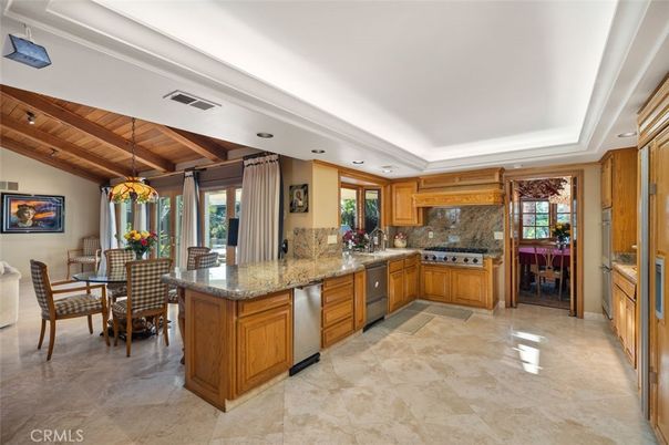 Dining room, Interior, Kitchen, Recessed Lighting, Stainless Steel Appliances, Wooden Beams, Wooden Ceilings