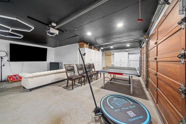 Game Room, Interior, Recessed Lighting