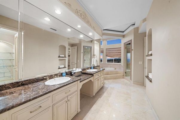 Bathroom, Dual Sink Vanities, Interior, Recessed Lighting