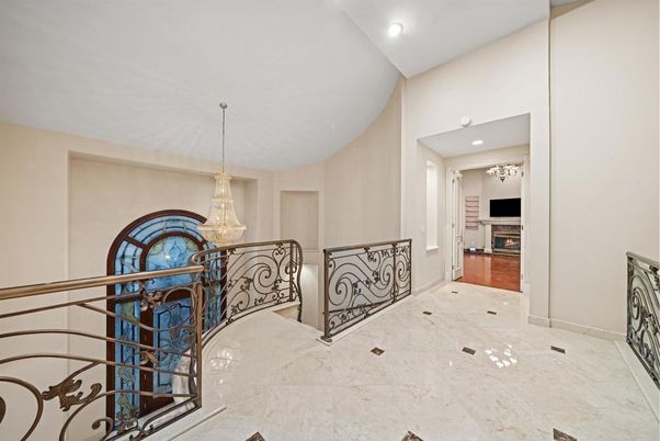 Chandelier, Fireplace, Interior, Recessed Lighting, Wood Texture Flooring