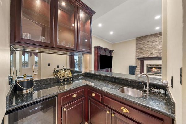 Fireplace, Interior, Kitchen, Recessed Lighting