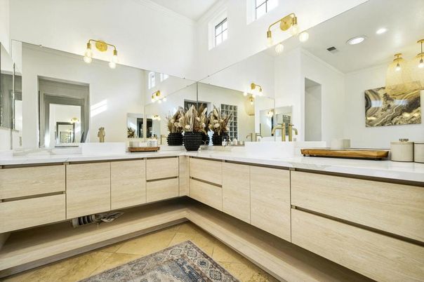 Bathroom, Dual Sink Vanities, Interior, Recessed Lighting