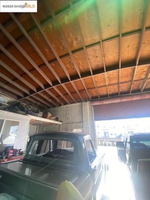Garage, Interior, Wooden Beams