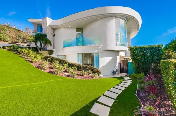 Backyard, Exterior, Facade, Modern