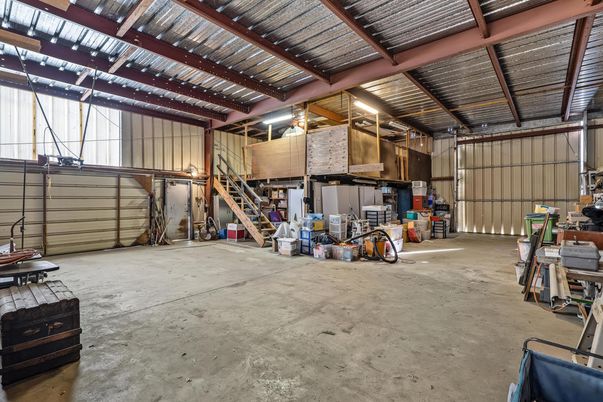 Garage, Interior, Wooden Beams