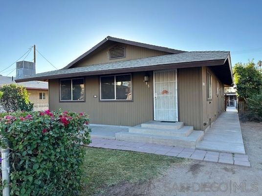 Exterior, Facade, Ranch