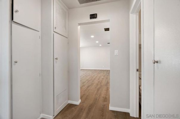 Interior, Recessed Lighting, Wood Texture Flooring