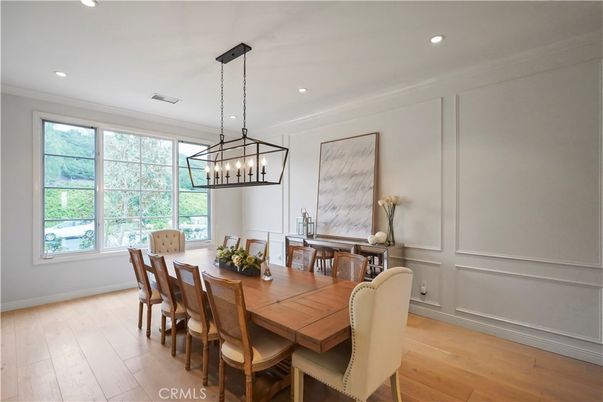 Chandelier, Dining room, Interior, Pendant Lights, Recessed Lighting, Wood Texture Flooring
