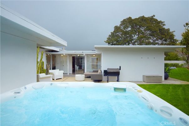 Exterior, Hot Tub