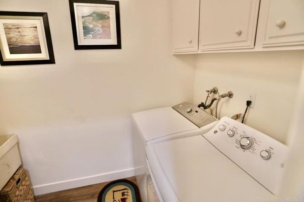 Interior, Washer, Wood Texture Flooring