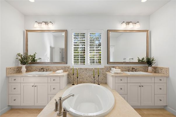 Bathroom, Dual Sink Vanities, Interior, Recessed Lighting