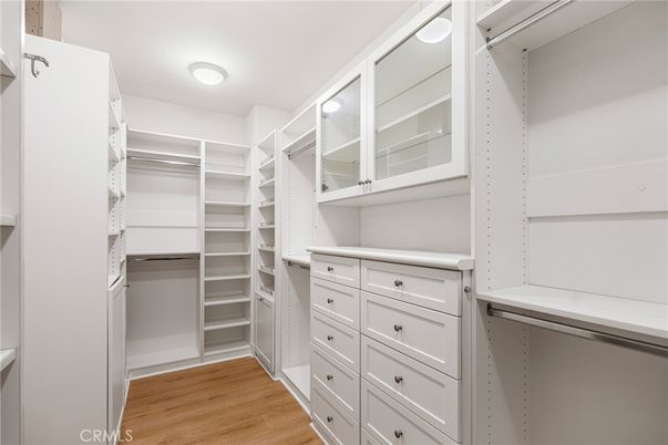 Interior, Walk-in Closets, Wood Texture Flooring
