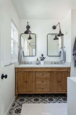Bathroom, Dual Sink Vanities, Interior
