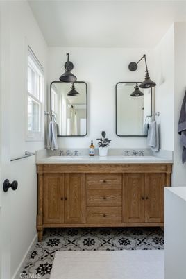Bathroom, Dual Sink Vanities, Interior