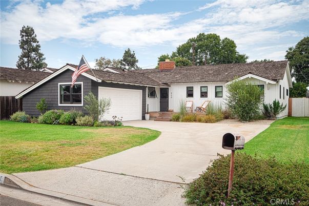 Attached, Exterior, Facade, Ranch