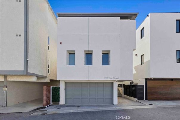 Attached, Exterior, Facade, Rowhouse