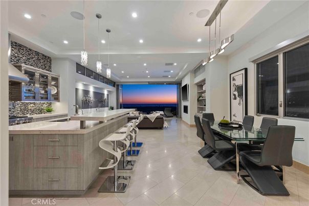 Dining room, Interior, Living room, Pendant Lights, Recessed Lighting, Water