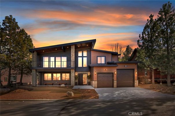 Attached, Exterior, Facade, Modern
