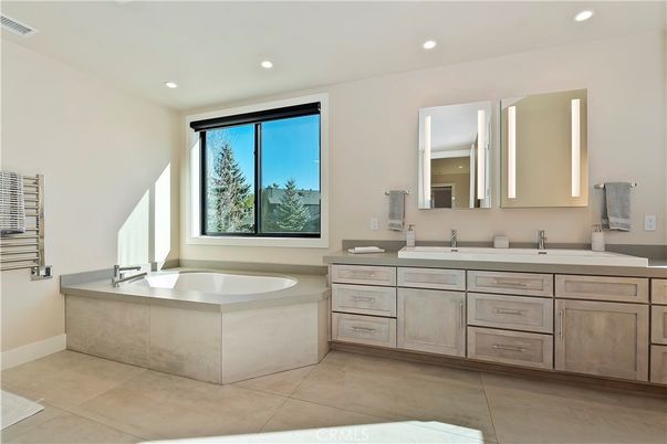 Bathroom, Dual Sink Vanities, Interior, Recessed Lighting