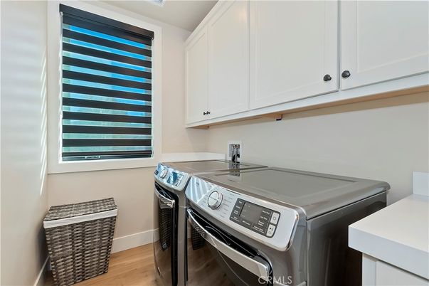 Interior, Washer, Wood Texture Flooring