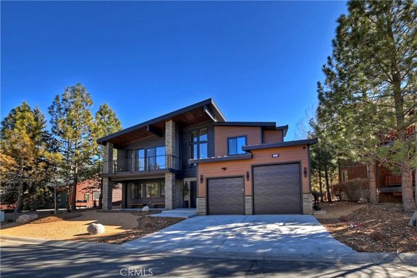 Attached, Exterior, Facade, Modern