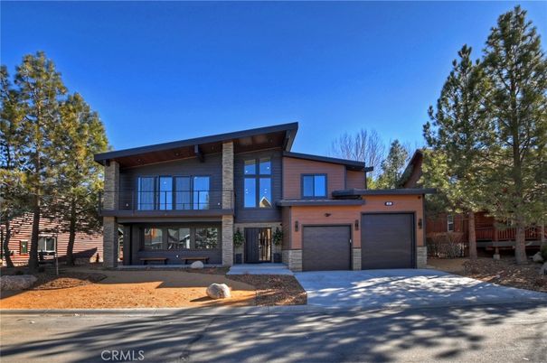 Attached, Exterior, Facade, Modern