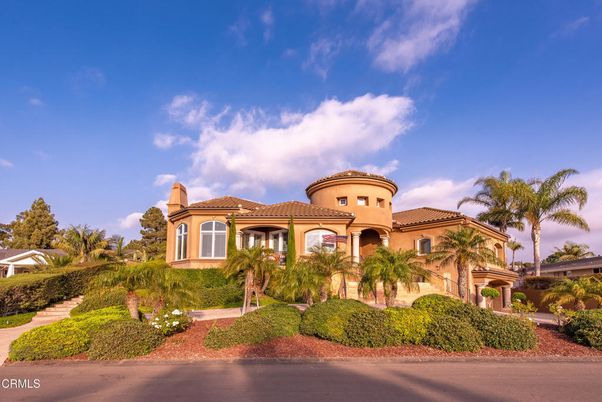 Exterior, Facade, Mediterranean