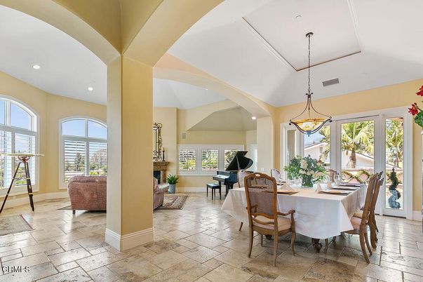 Dining room, Interior, Pendant Lights, Piano, Recessed Lighting