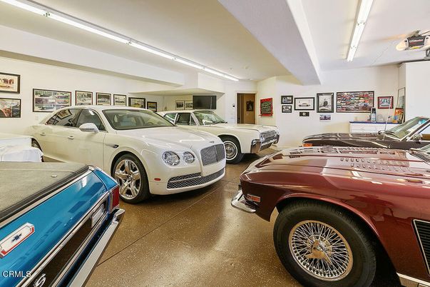 Garage, Interior