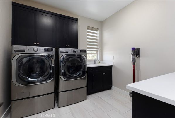 Interior, Washer, Wood Texture Flooring