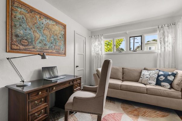 Home Office, Interior