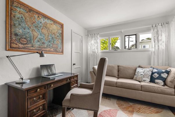 Home Office, Interior