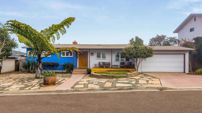 Attached, Exterior, Facade, Ranch
