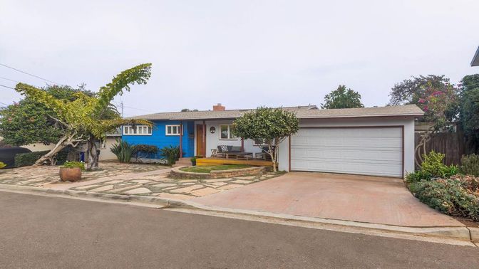 Attached, Exterior, Facade, Ranch