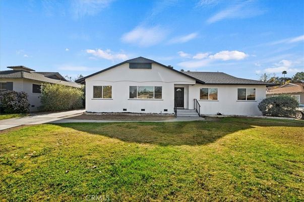 Backyard, Exterior, Facade, Ranch