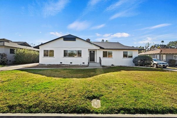 Backyard, Exterior, Facade, Ranch