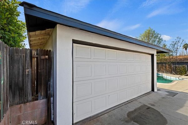 Detached Garage, Exterior