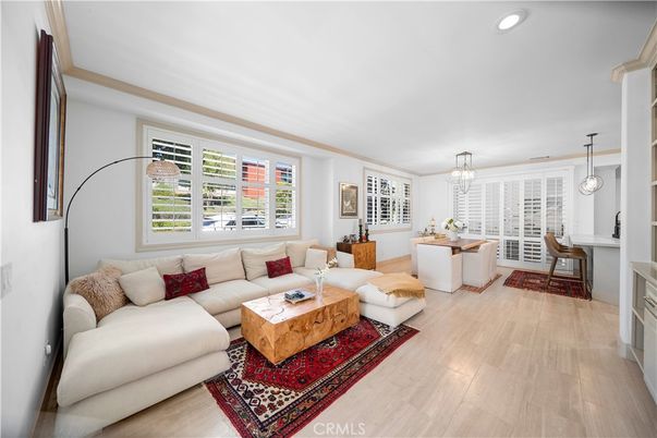 Chandelier, Dining room, Interior, Living room, Pendant Lights, Recessed Lighting, Wood Texture Flooring