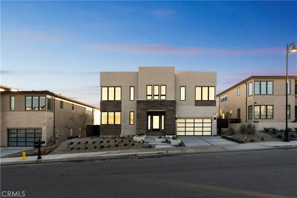 Attached, Exterior, Facade, Modern