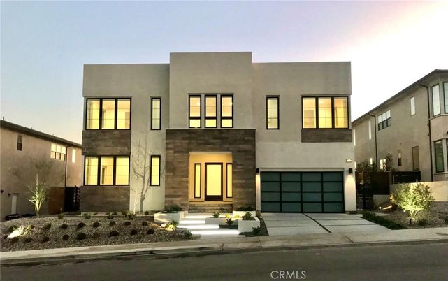 Attached, Exterior, Facade, Modern