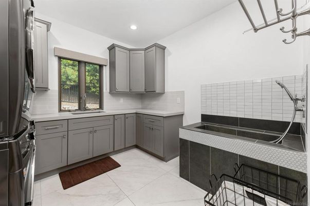 Interior, Kitchen, Recessed Lighting, Washer