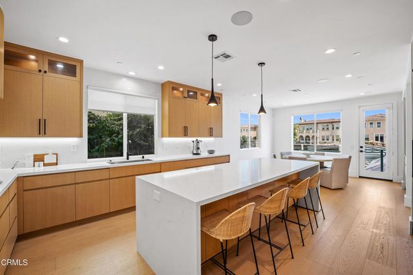 Dining room, Interior, Kitchen, Pendant Lights, Recessed Lighting, Wood Texture Flooring